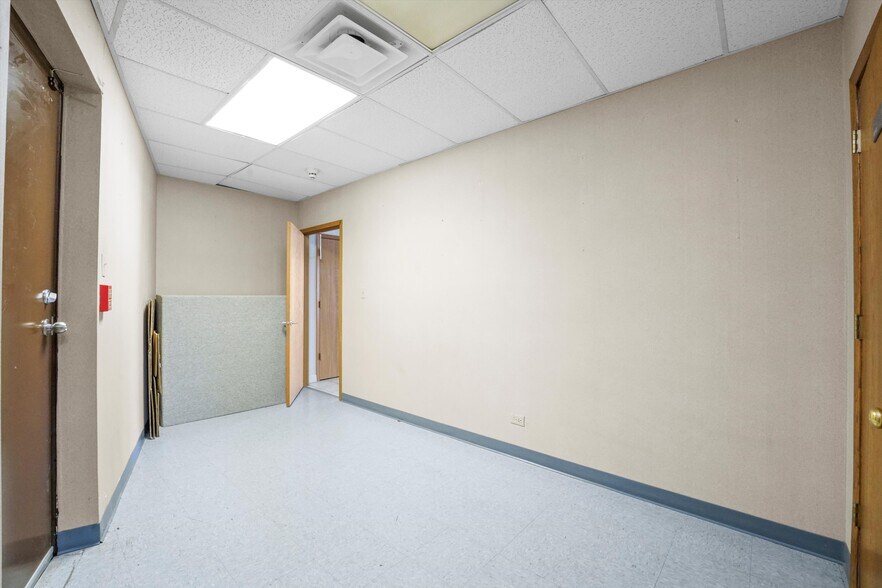 More Photos Of 8650 W 159th St, Orland Park Storefront Retail Office For Lease