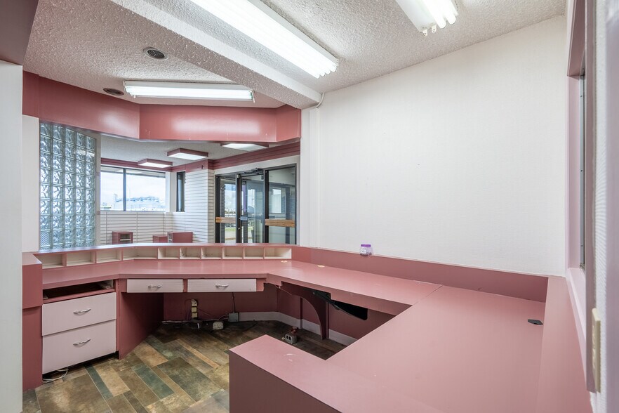 More Photos Of 6209 44 St, Lloydminster Office For Lease