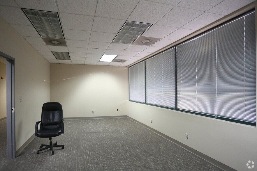 More Photos Of 2070 Little Hills Expy, Saint Charles Office For Sale