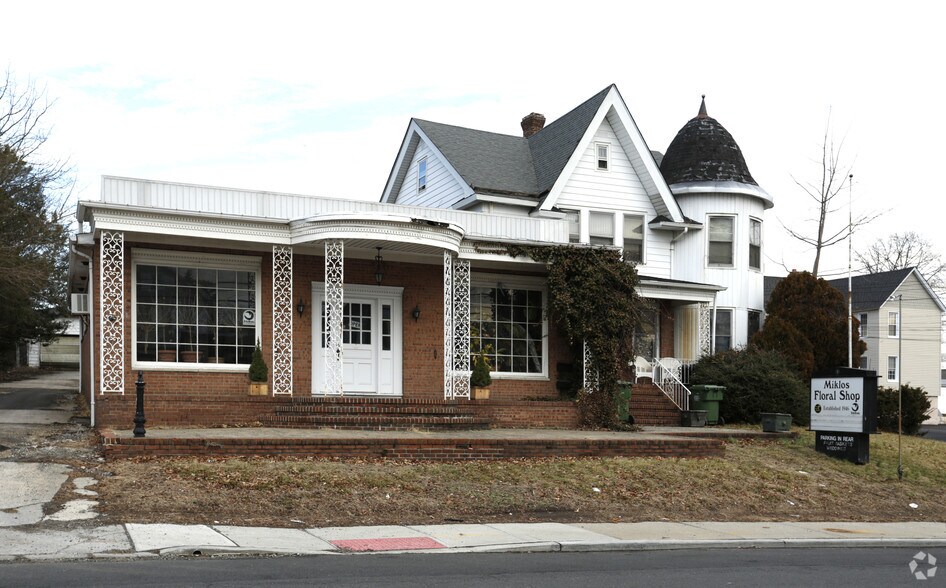 Primary Photo Of 215 Washington Rd, Sayreville Storefront Retail Residential For Lease