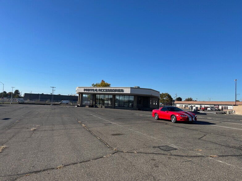 More Photos Of 3305 W Marie St, Pasco Auto Dealership For Sale