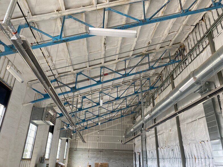 More Photos Of 1121 8 Mile Rd, Detroit Specialty For Lease