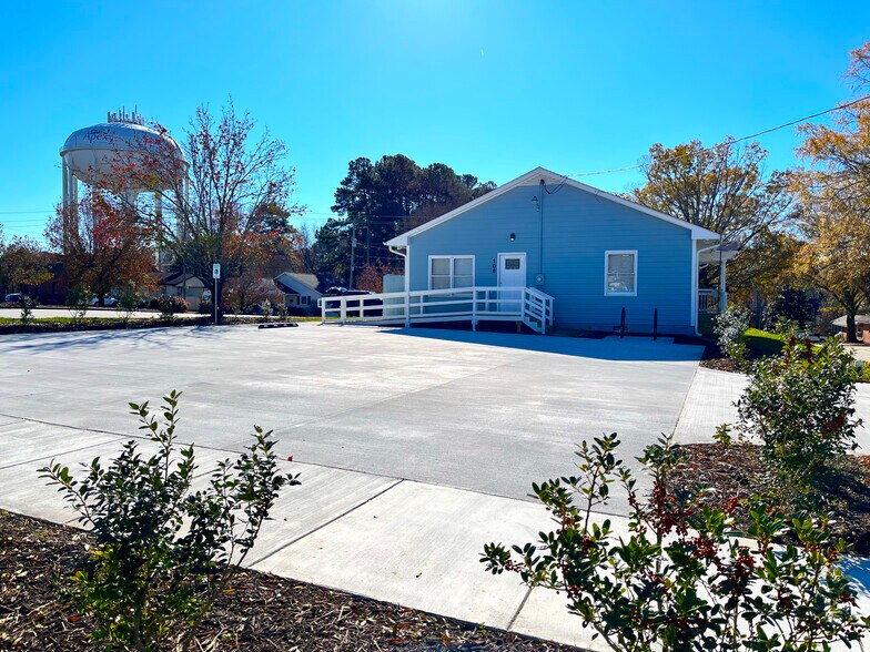 More Photos Of 108 Justice Heights St, Apex Medical For Lease