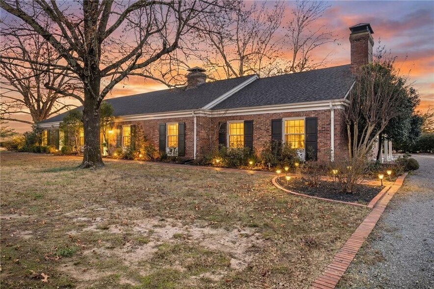 More Photos Of 2201 N 58th St, Fort Smith Specialty For Sale