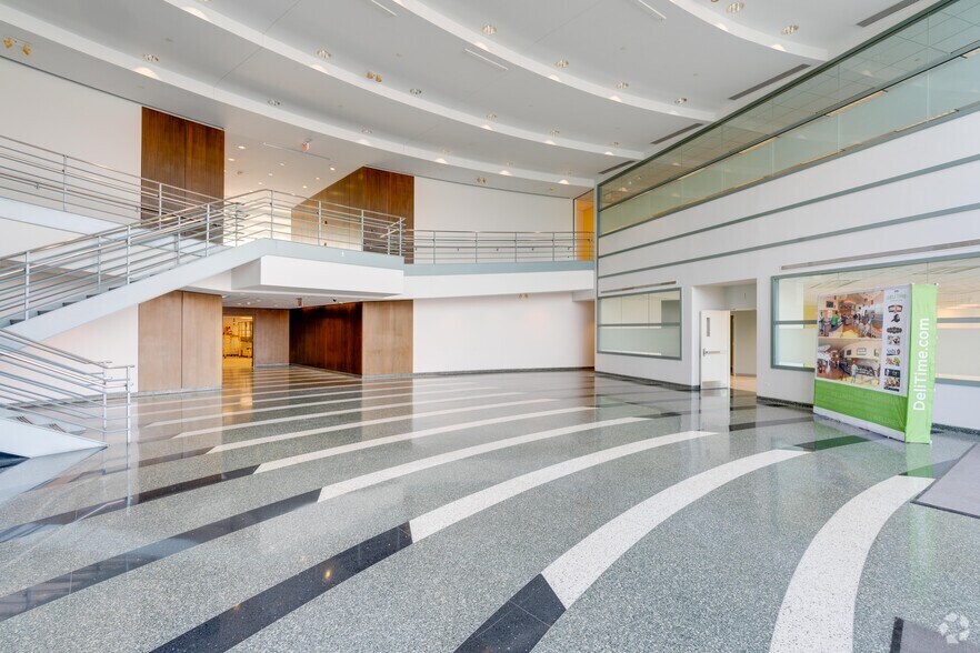 More Photos Of 2275 Cabot Dr, Lisle Office For Lease