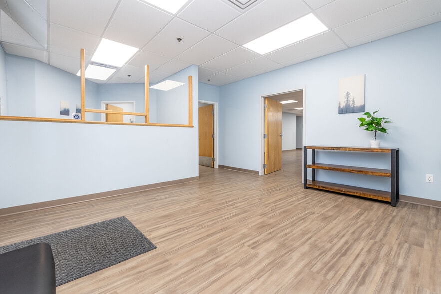 More Photos Of 18 Cedar St, Newington Storefront Retail Office For Lease