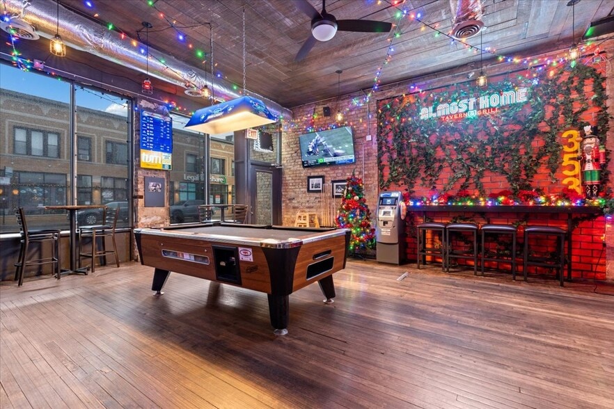 More Photos Of 3801-3809 N Clark St, Chicago Restaurant For Sale