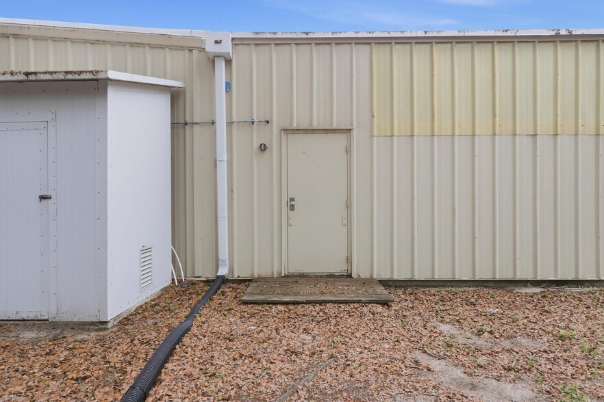 More Photos Of 623 Pleasant St, Lake Helen Flex For Lease