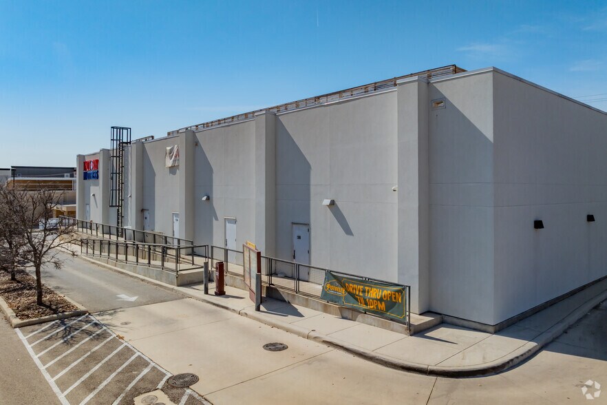 More Photos Of 21918 US 281, San Antonio Freestanding For Lease