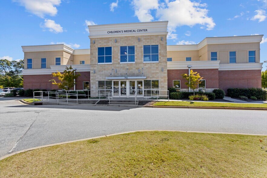 More Photos Of 703 Verdae Blvd, Greenville Healthcare For Lease