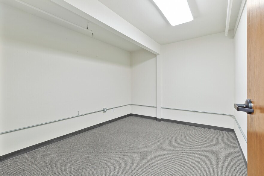 More Photos Of 26243 State Highway 51, Wagoner Medical For Sale