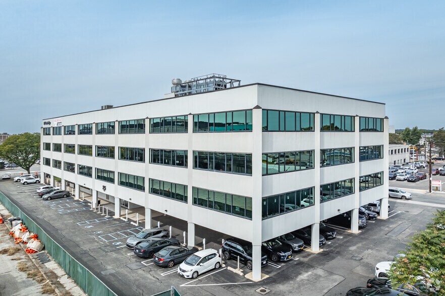 More Photos Of 25 Newbridge Rd, Hicksville Office For Lease