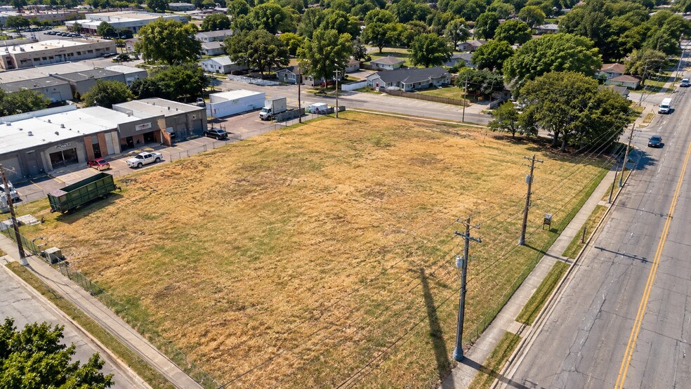 More Photos Of 709 N Cowan Ave, Lewisville Land For Sale