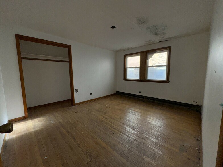 More Photos Of 7945 S Dobson Ave, Chicago Apartments For Sale