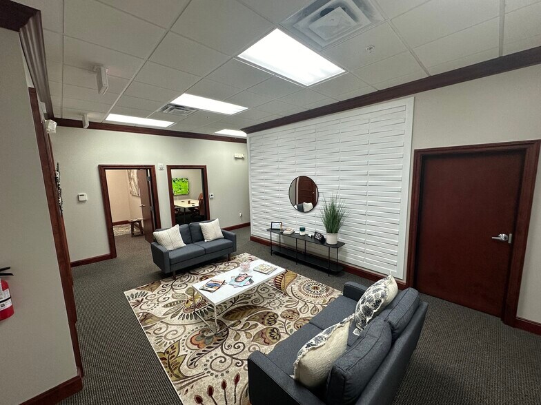 More Photos Of 7065 Westpointe Blvd, Orlando Loft Creative Space For Sale