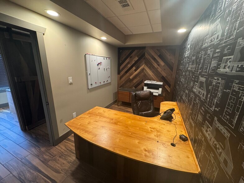 More Photos Of 1517 N Orange Blossom Trl, Orlando Office For Lease