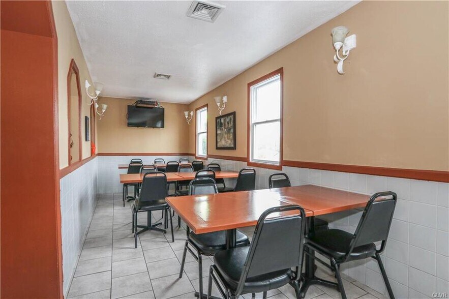 More Photos Of 954 Pembroke Rd, Bethlehem Restaurant For Sale