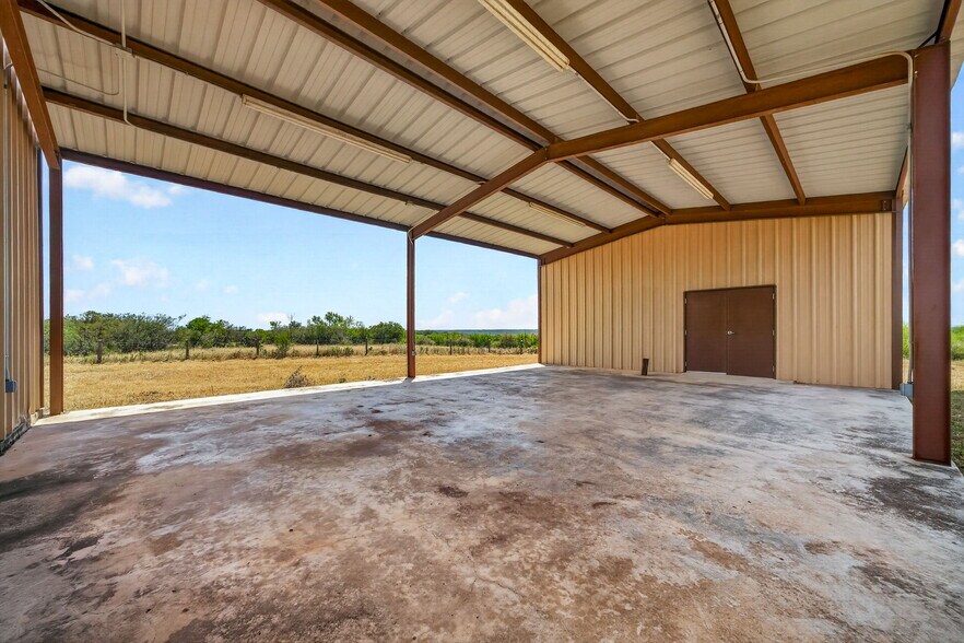 More Photos Of 2234 Highway 90 w, Castroville Flex For Sale
