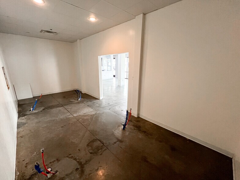 More Photos Of 100 N Main St, Midland Apartments For Lease