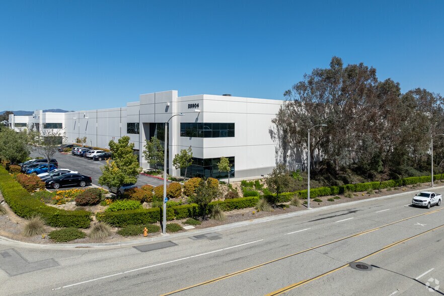 More Photos Of 28908 Avenue Paine, Valencia Warehouse For Lease