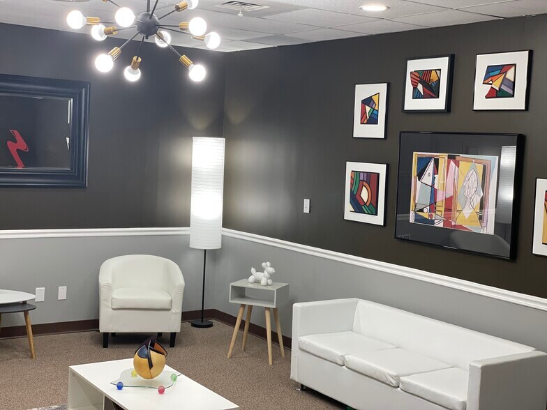 More Photos Of 1300 Cummins Rd, Des Moines General Retail For Lease