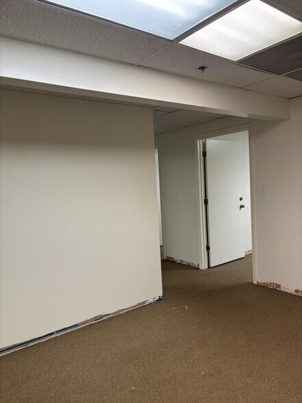 More Photos Of 620-A N McKnight Rd, University City Office For Lease