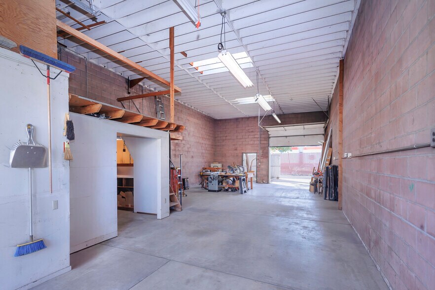 More Photos Of 1093 Montgomery Ave, San Bruno Service For Sale