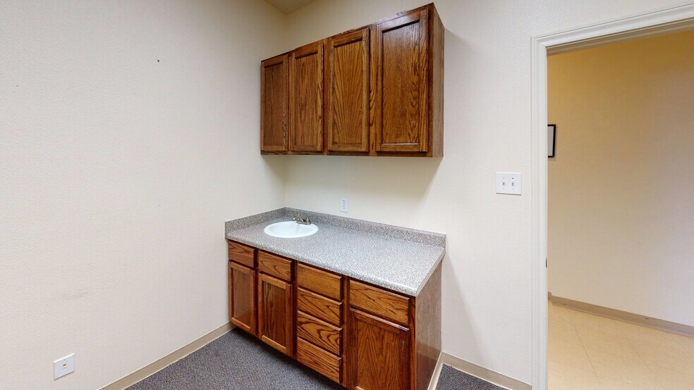 More Photos Of 2451-2461 Robinson Rd, Grand Prairie Medical For Sale