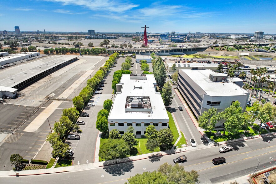 More Photos Of 744 N Eckhoff St, Orange Office For Lease