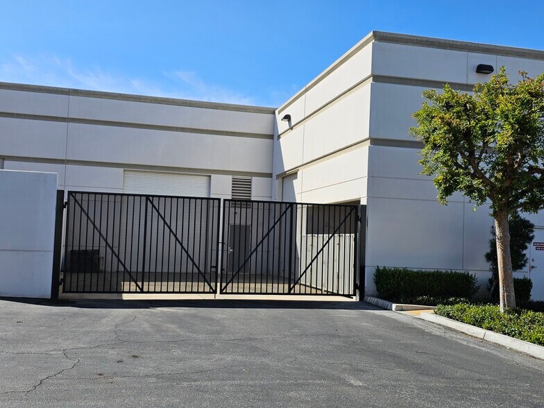 More Photos Of 7530 Jurupa Ave, Riverside Warehouse For Lease