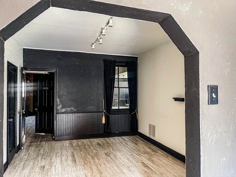 More Photos Of 1919 S 12th St, Saint Louis Storefront For Sale