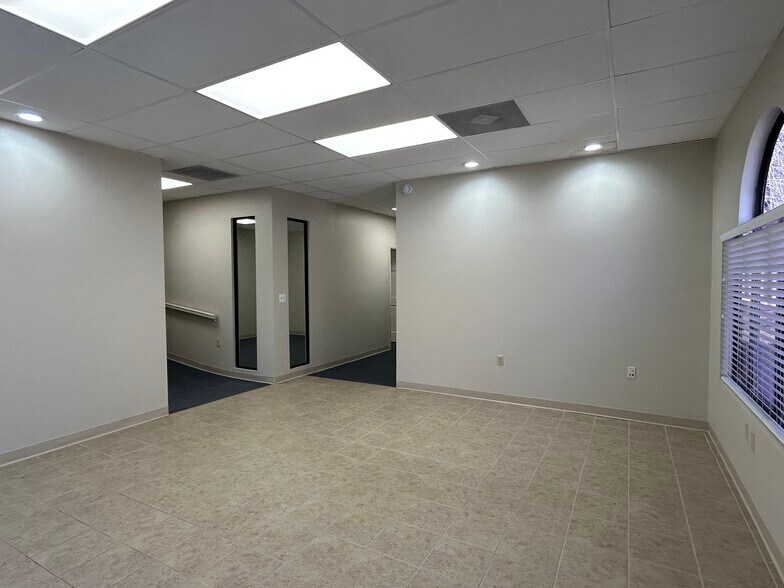 More Photos Of 1700 McMullen Booth Rd, Clearwater Unknown For Lease