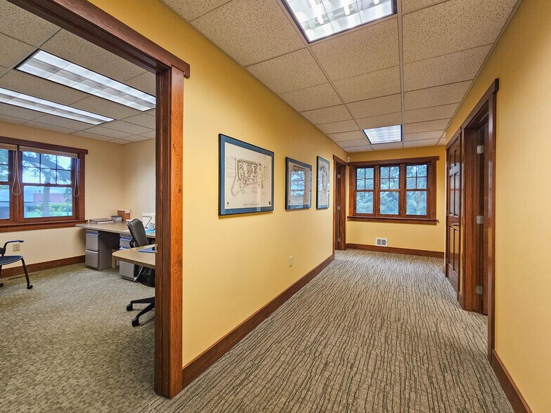 More Photos Of 4502 S 42nd St, Omaha Office For Sale