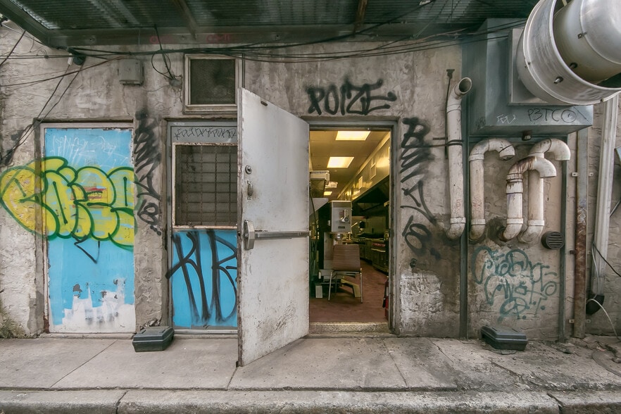 More Photos Of 1111-1113 Walnut St, Philadelphia Storefront For Sale