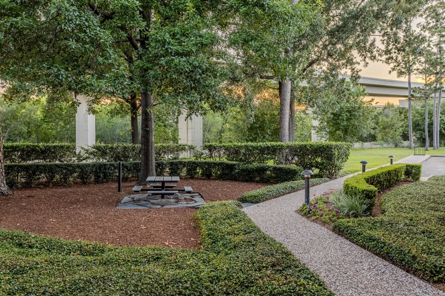 More Photos Of 6925 Portwest Dr, Houston Unknown For Lease