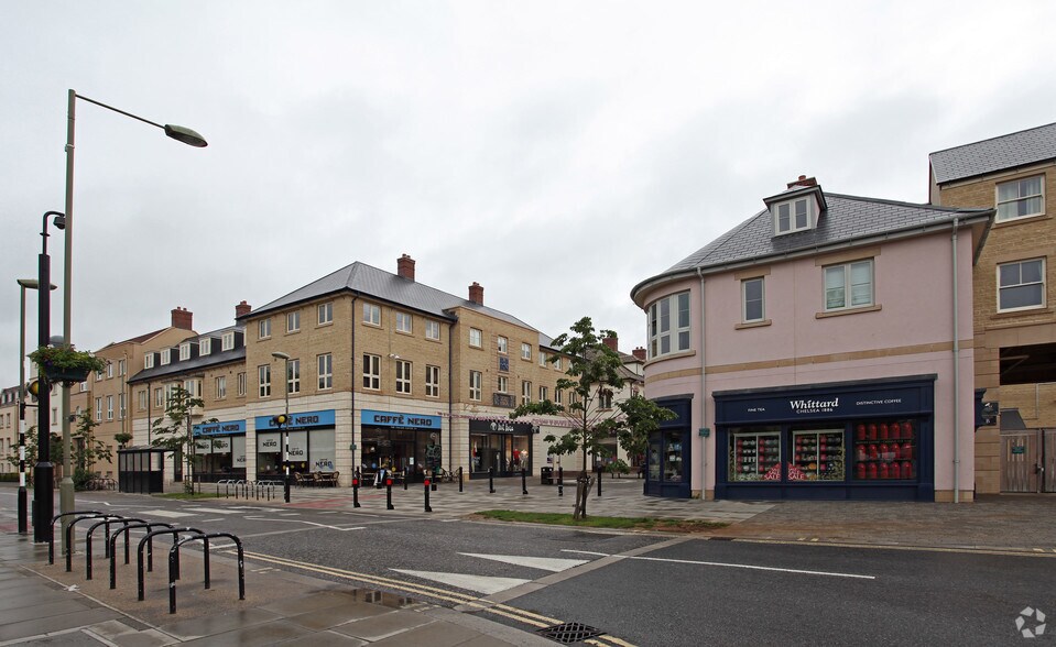 More Photos Of Marriotts Walk, Witney Storefront For Lease