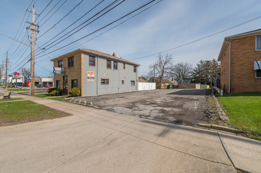 More Photos Of 5203 Turney Rd, Garfield Heights Bar For Sale