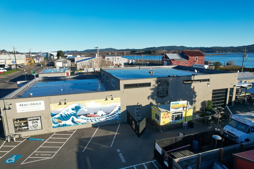 More Photos Of 775 N Front St, Coos Bay Bar For Sale