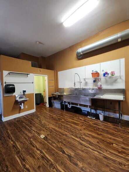 More Photos Of 1160-1164 S Brook St, Louisville Storefront Retail Office For Sale