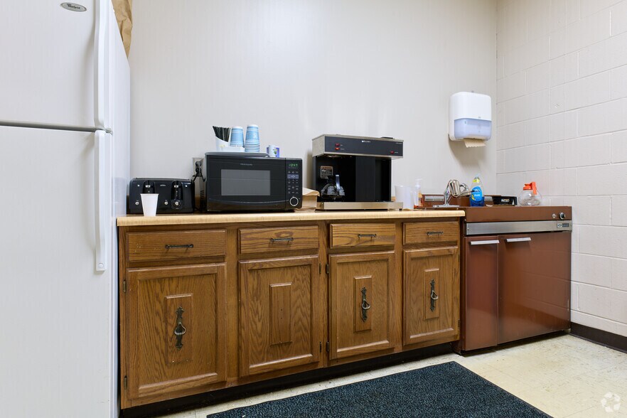 More Photos Of 293 Patriot Way, Rochester Manufacturing For Sale