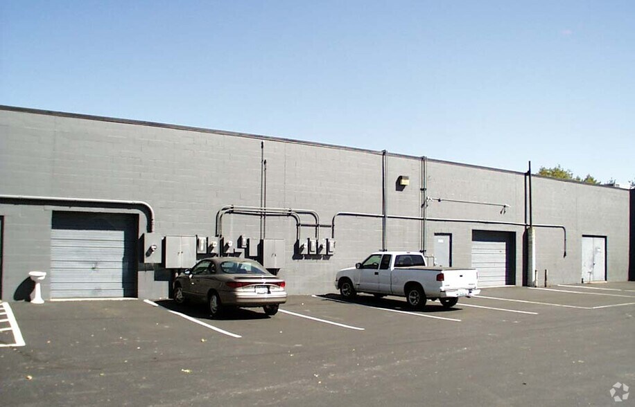 More Photos Of 4010 Wedgeway Ct, Earth City Warehouse For Lease