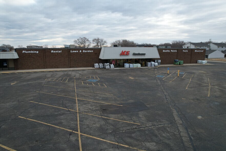 More Photos Of 1423 N Lake Ave, Storm Lake Unknown For Lease