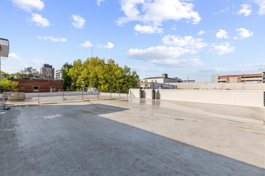 More Photos Of 16-20 Market Sq, Knoxville Apartments For Sale