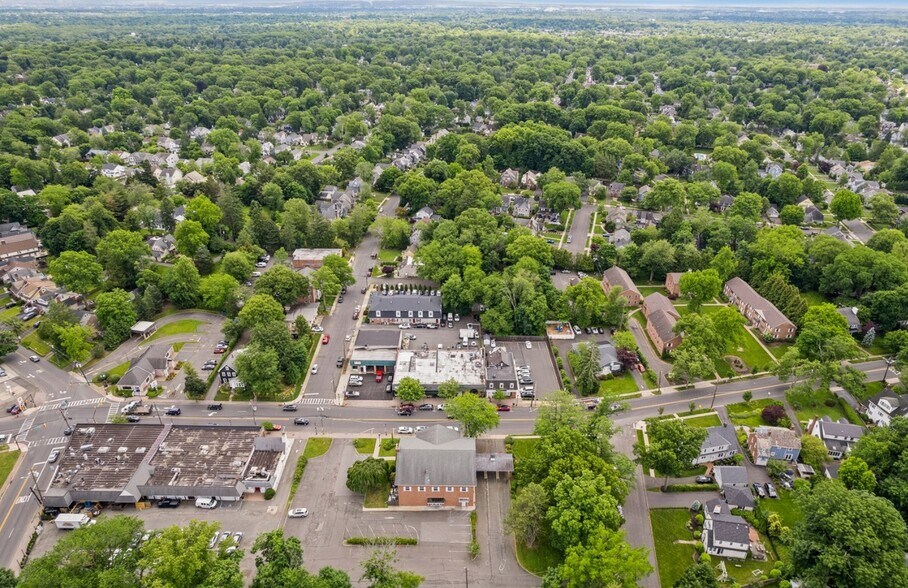 More Photos Of 855 Mountain Ave, Mountainside Bank For Lease