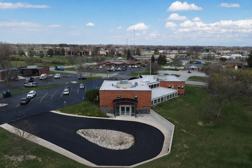 More Photos Of 600 Vale park Rd, Valparaiso Office For Lease