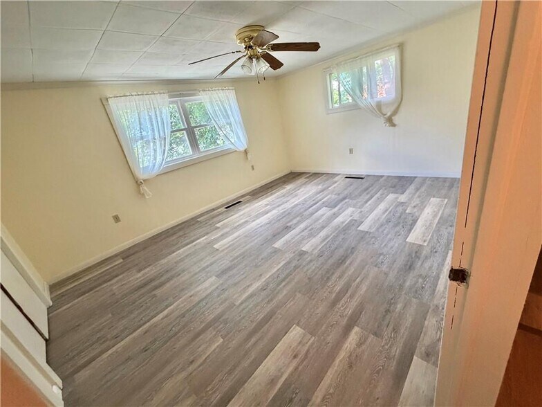 More Photos Of 35 Eaton Ave, Norwich Apartments For Sale