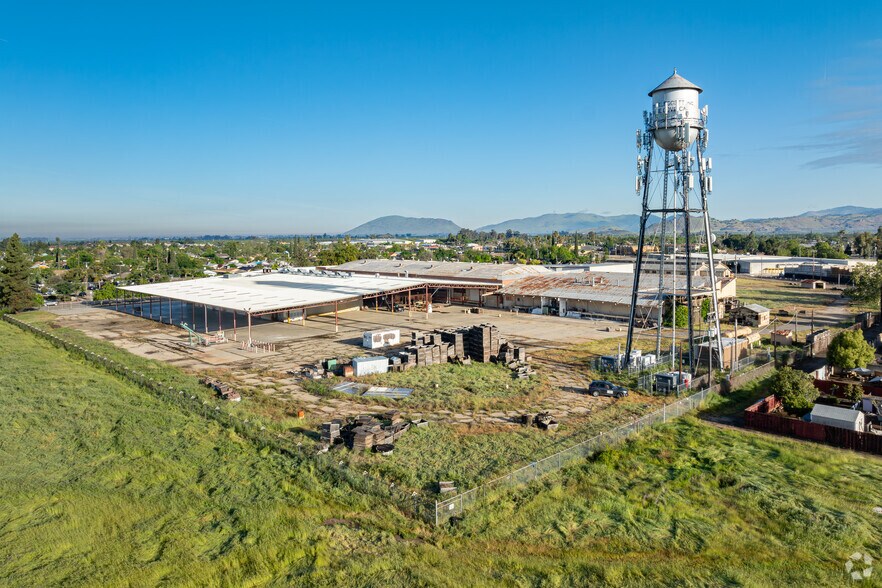 More Photos Of 700 Center St, Orange Cove Manufacturing For Lease