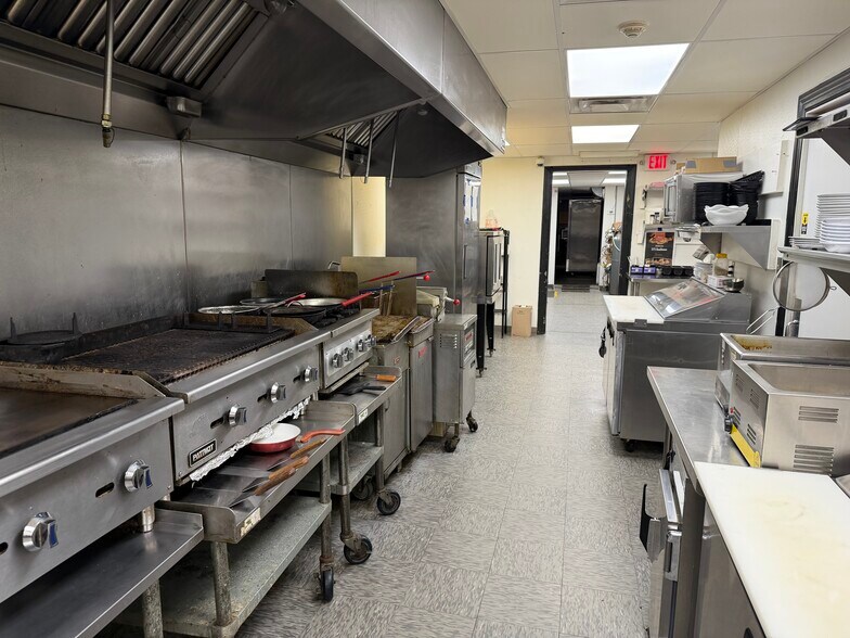 More Photos Of 617 S Washington St, New Paris Bar For Sale