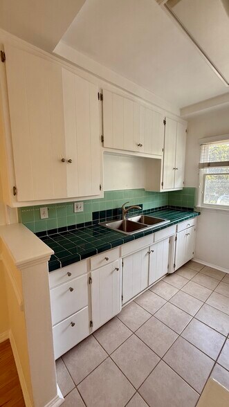 More Photos Of 228 Idaho Ave, Santa Monica Apartments For Sale