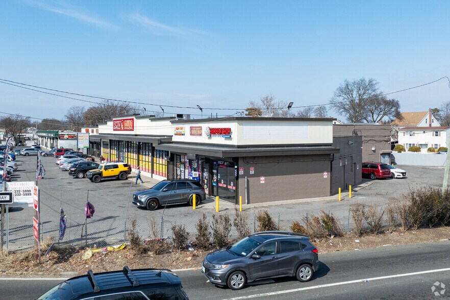 More Photos Of 957-979 Nassau Rd, Uniondale General Retail For Sale